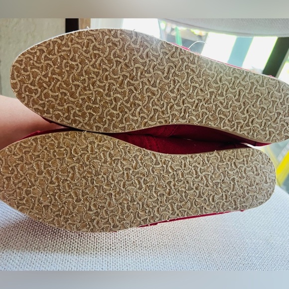TOMS Shoes Classic Canvas Slip On in Red Size W7 - Picture 6 of 6